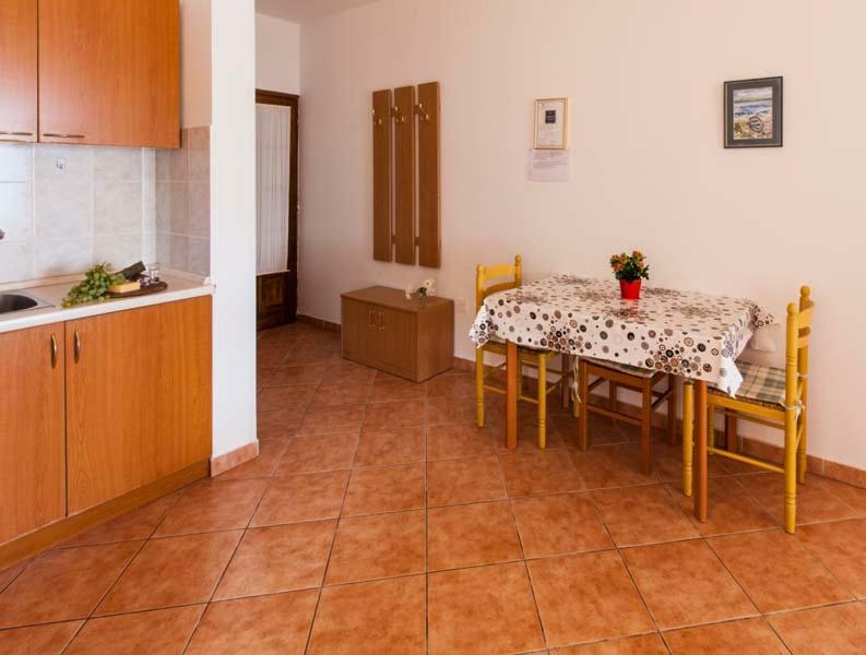 Apartmani Mudronja ムルテル エクステリア 写真
